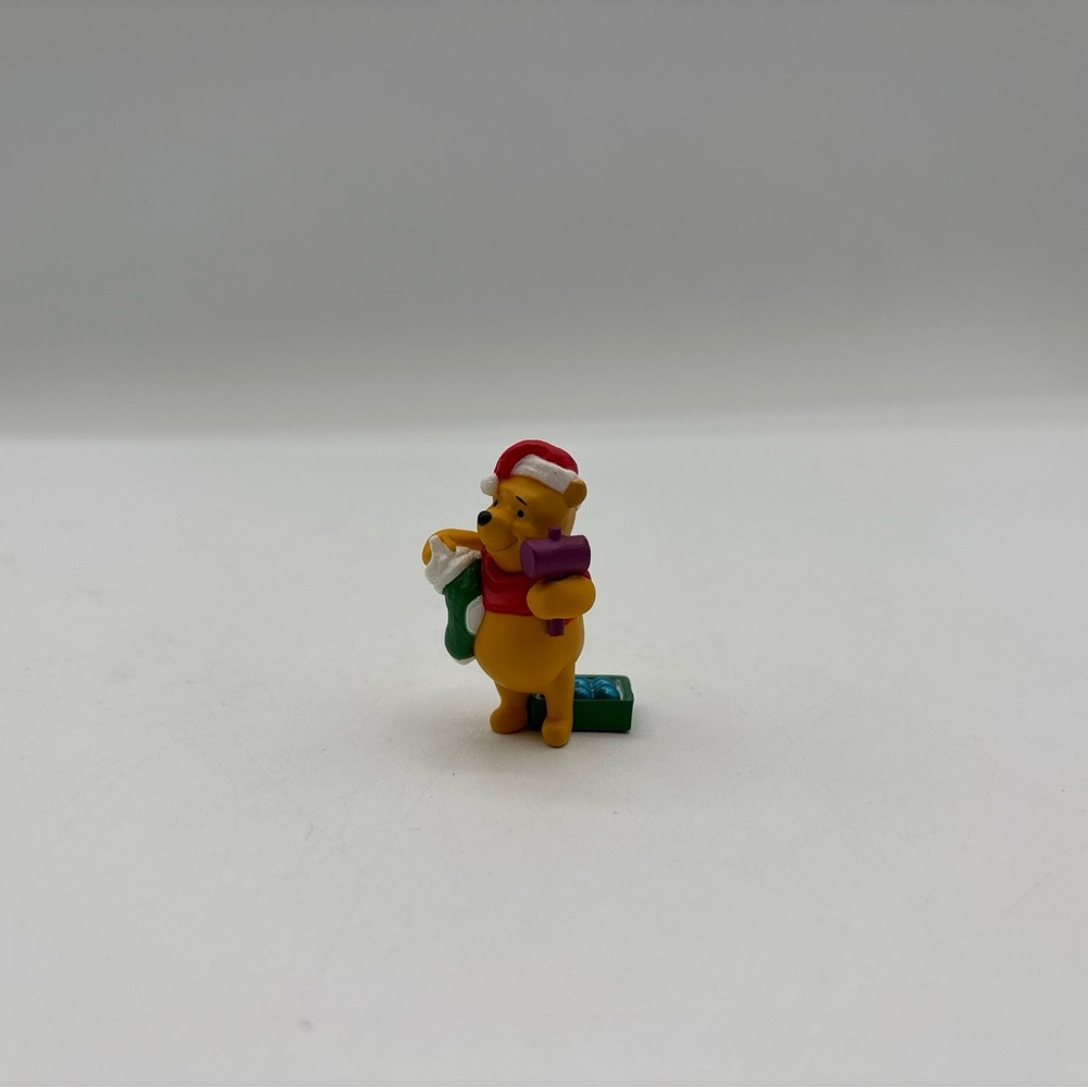 Hallmark Merry Miniatures 1999 Vintage Winnie‎ The Pooh Second Of Four Figurines